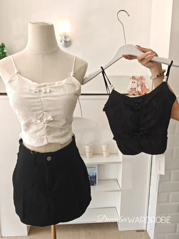 珍珠肩带纹理盘扣短上衣